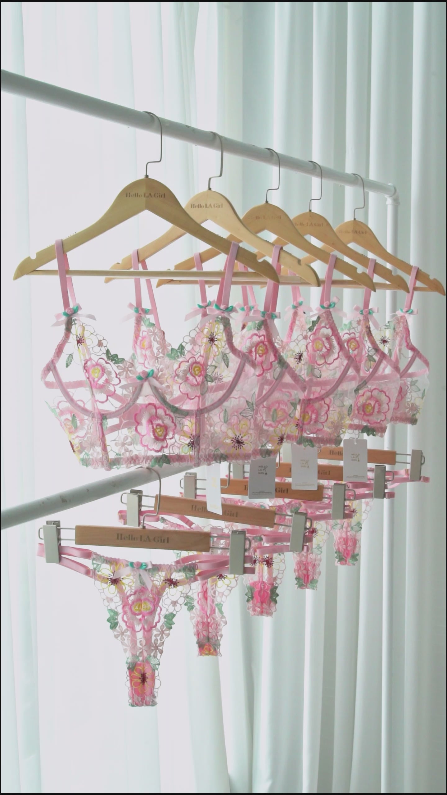 Ensemble lingerie broderie florale rose